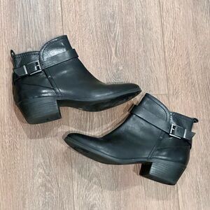 Vince Camuto Black Leather Ankle Booties | Buckle Detail | Size 9.5